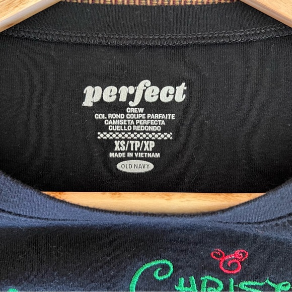 Old Navy Women’s Perfect Crew Long Sleeve Holiday Mickey & Minnie XS Black - Picture 3 of 8